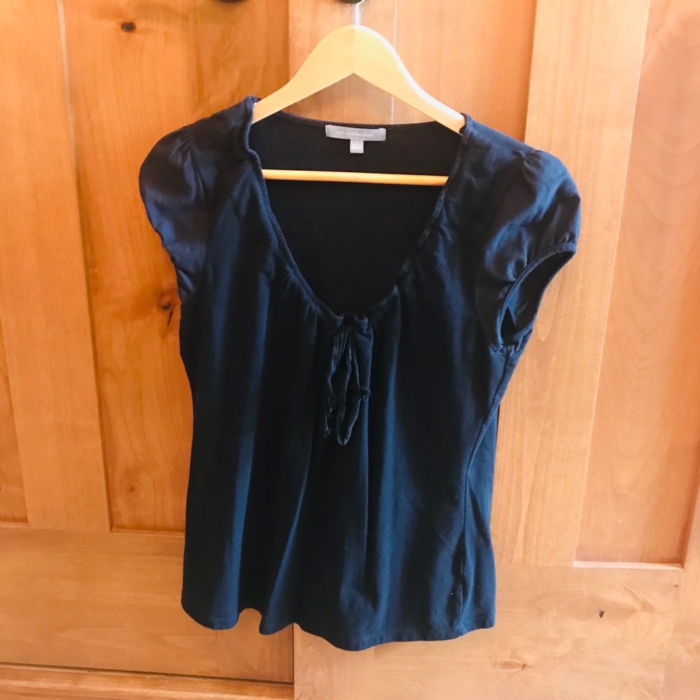 NY collection black tee with cute details